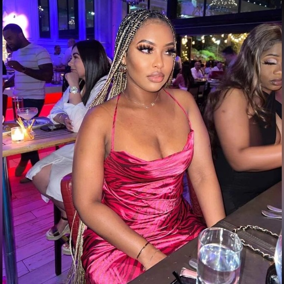 Pink satin dress - Picture 4 of 7